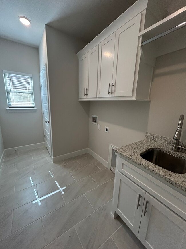 Building Photo - Beautiful Bentonville Home! 4 Bedrooms, 2 ...