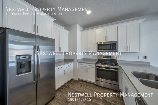 Building Photo - Charming Two-Story Townhome in Bluffdale