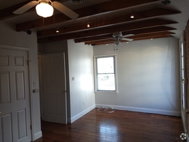 Building Photo - 917 S Hanover St