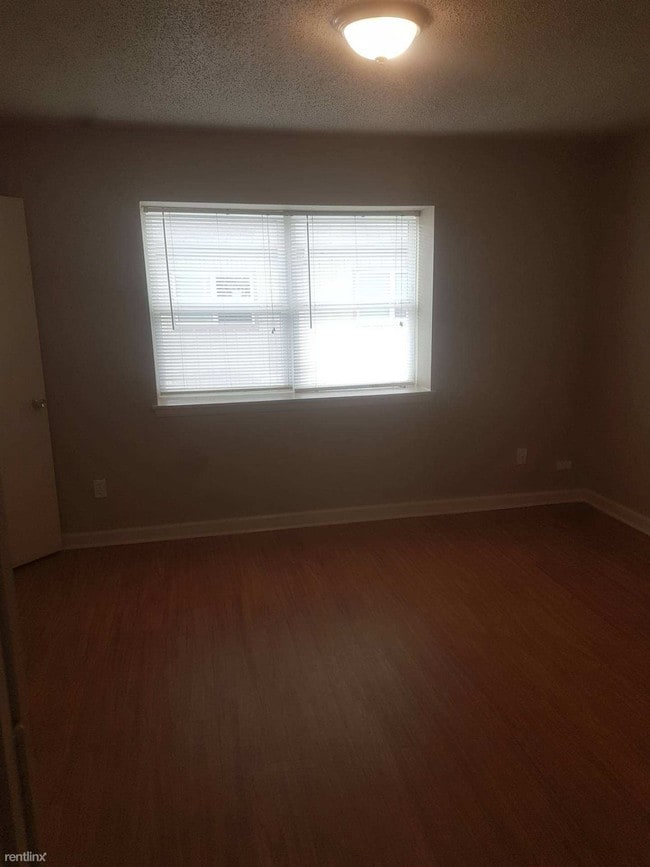 Foto del edificio - 1 br, 1 bath  - 505 E Alexander Ln  Apartment