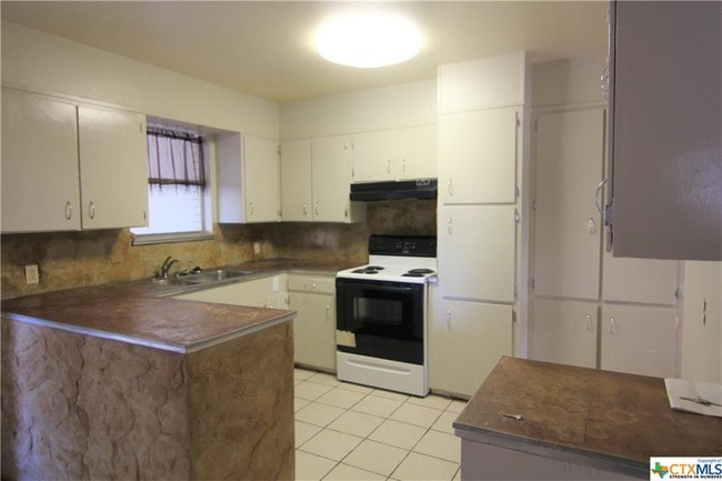 Building Photo - 248 Seville Dr