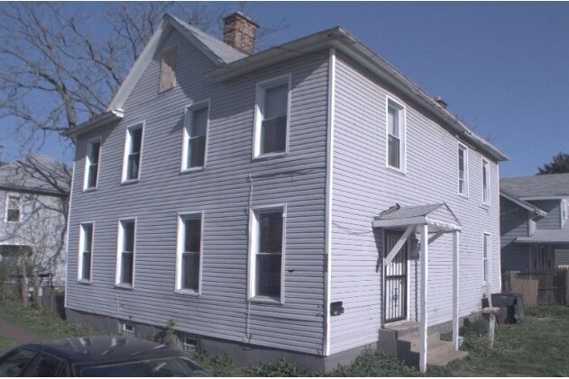 Primary Photo - 594 Sycamore St