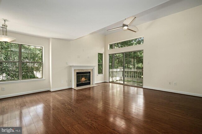 Building Photo - 5911 Barbados Pl