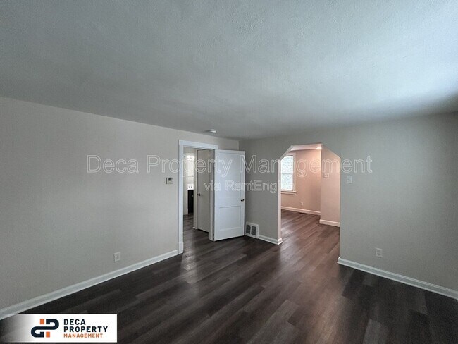Foto del edificio - 4930 Tiemann Ave