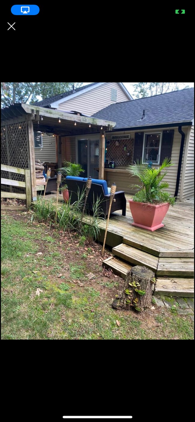 Back deck - 1617 Wise Rd