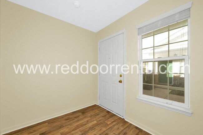 Building Photo - Charm and Convenience: Your Ideal 2-Bedroo...