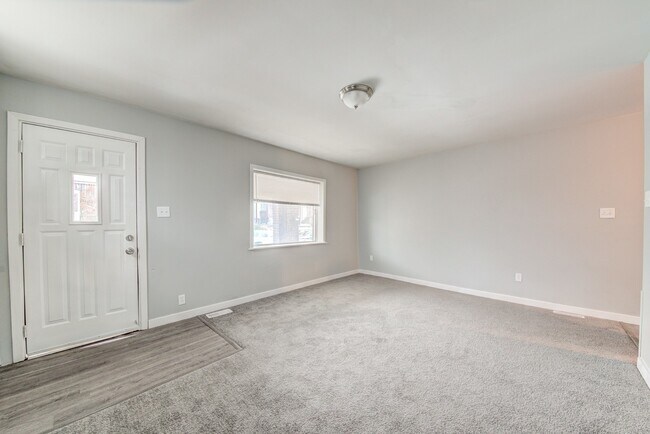 Building Photo - 438 Kathleen St