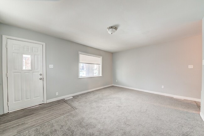 Building Photo - 438 Kathleen St