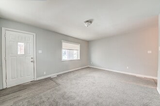 Building Photo - 438 Kathleen St