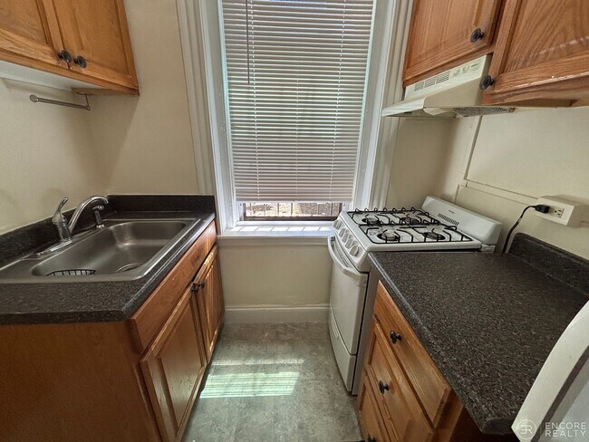 Building Photo - 364 Riverway
