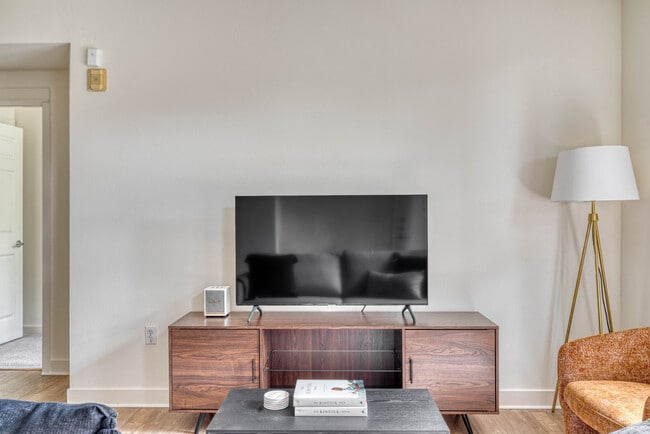 Building Photo - 11000 NE 10th St