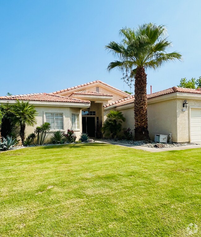 Indian Springs Country Club Apartments for Rent with Hardwood Floors