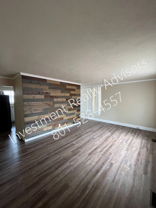 Primary Photo - Spacious Duplex in Holladay!