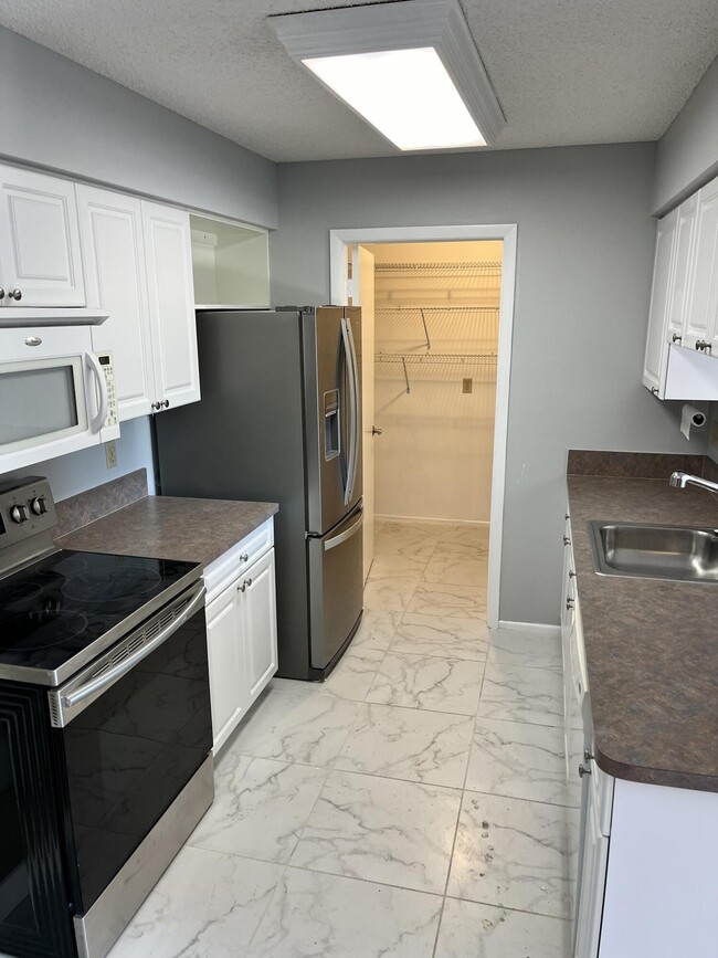 Foto del edificio - 4116 NW Cinnamon Tree Cir