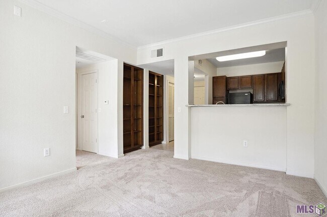 Foto del edificio - 6765 Corporate Blvd