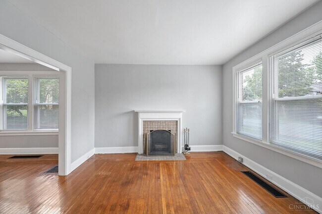 Building Photo - Grand Vista 6166-6170