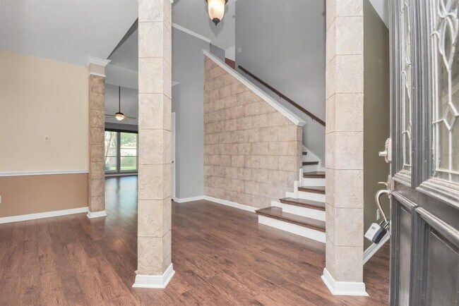 Foto del edificio - 2204 Lakewind Ln
