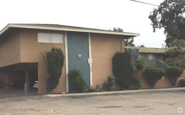 Building Photo - 225 Chinaberry Ln