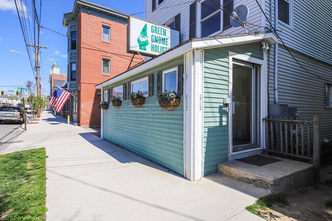 Building Photo - 615 Forest Ave