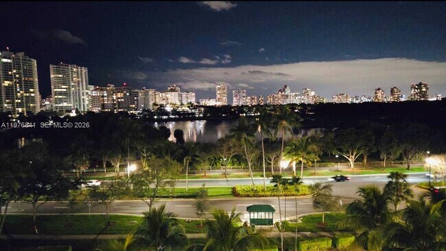 Foto del edificio - 3675 N Country Club Dr