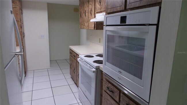 Foto del edificio - 1286 Golden Oak Dr