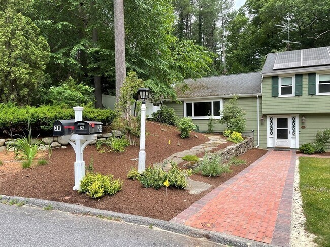 Foto del edificio - 26 Robin Wood Rd