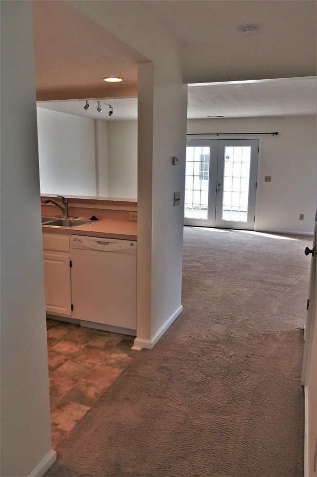 2 Bedroom Condo with 2 Car Garage! Condo for Rent in Grove City, OH