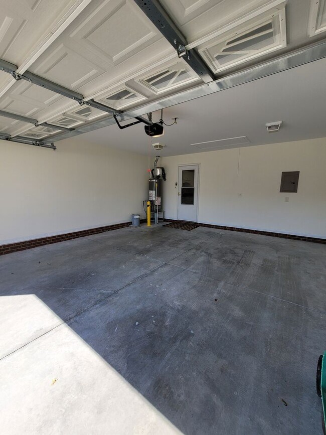 Building Photo - 3 BR townhome in Davidson County!