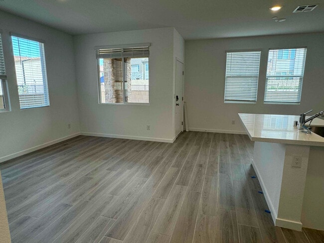 Foto del edificio - 2552 Venetia Pointe St