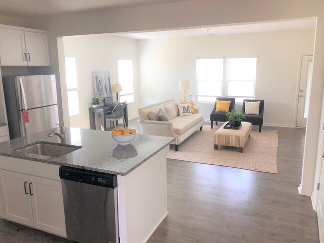 Building Photo - BEAUTIFUL 3 Bedroom Townhome Bonterra Vill...
