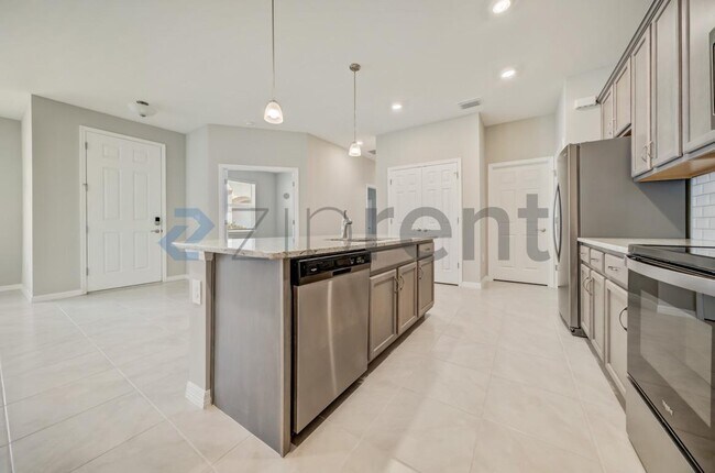 Building Photo - 1126 S Town and River Dr