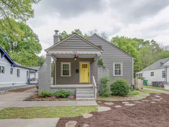 Building Photo - Renovated Midwood Bungalow