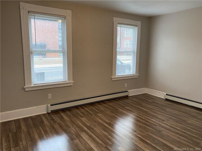 Building Photo - 455 Townsend Ave