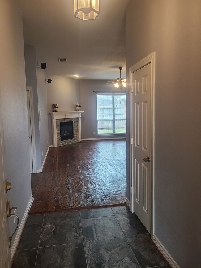 Building Photo - Rowlett Home in Great Location w/ Community Park, Pools, & Playground. Includes All Appliances!