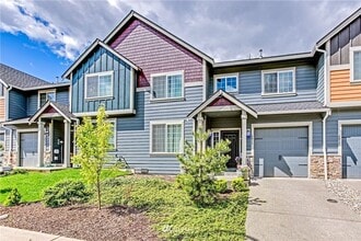 Building Photo - 6017 Alexander Ave SE