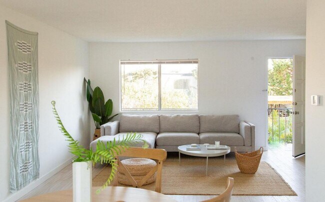 Foto del edificio - 3098 Channel Dr