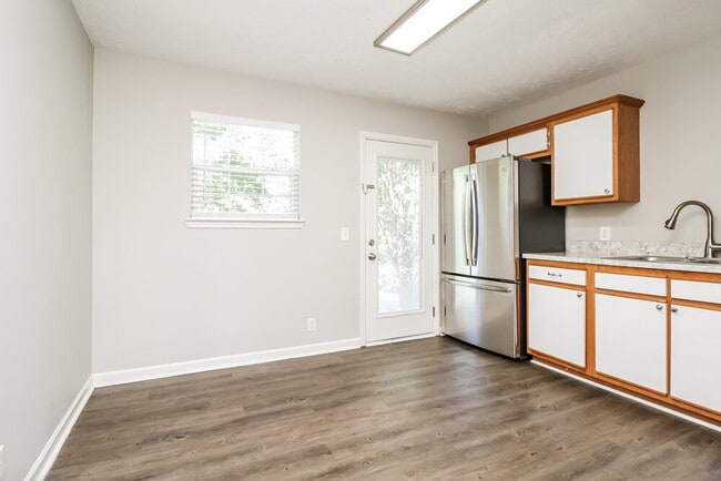 Foto del edificio - 1318 Lyndsey Ridge Dr