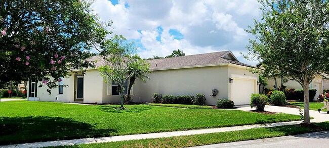 Building Photo - 205 SW Maclay Way