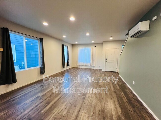 Foto del edificio - 2037 NE 4 Seasons Ln