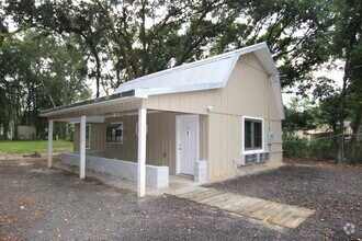 Building Photo - 2435 E Johnson Ave