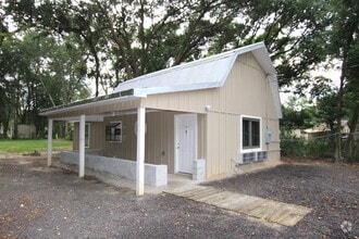 Building Photo - 2435 E Johnson Ave