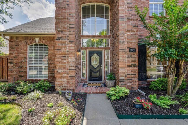 Foto del edificio - Located in a highly desirable neighborhood.