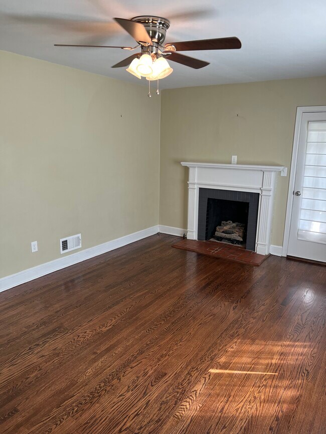 área de estar - 5329 Thornrose Rd