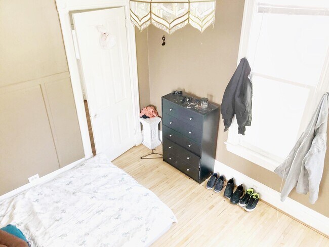 Building Photo - 651 Magnolia Ave E