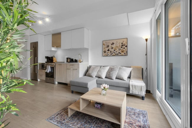 Building Photo - 251 Jarvis St