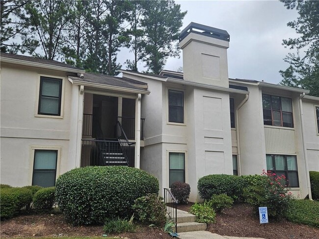Building Photo - 2520 Huntingdon Chase