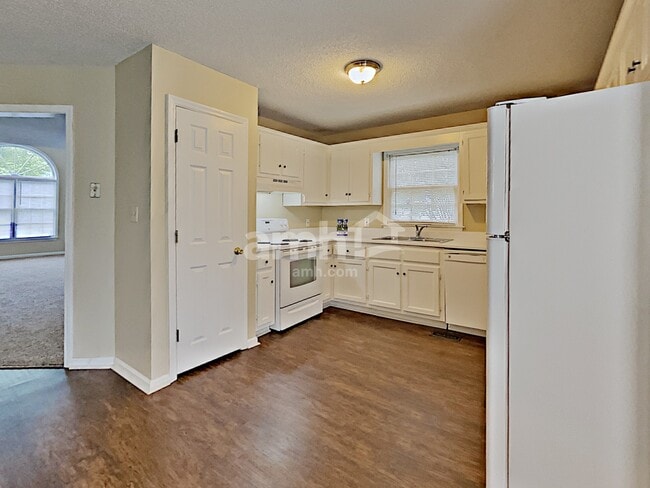 Foto del edificio - 1300 Summit Point Ln