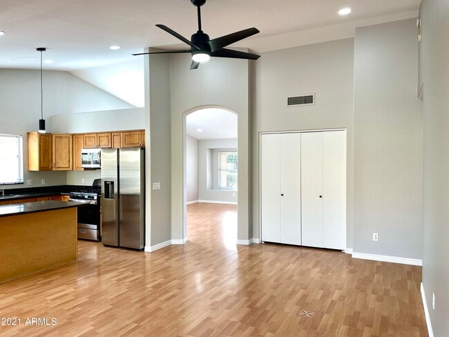 Foto del edificio - 4532 E St John Rd