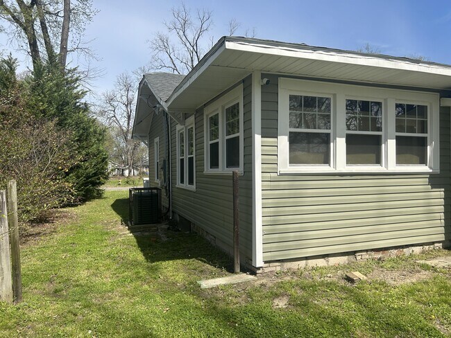 Building Photo - 126 66th Pl N