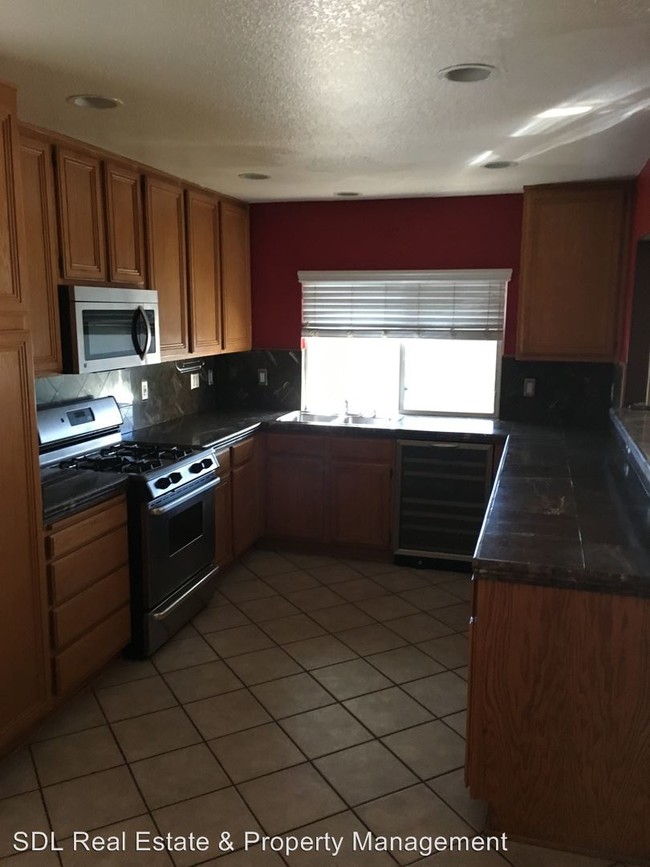 Building Photo - 39511 Oak Cir